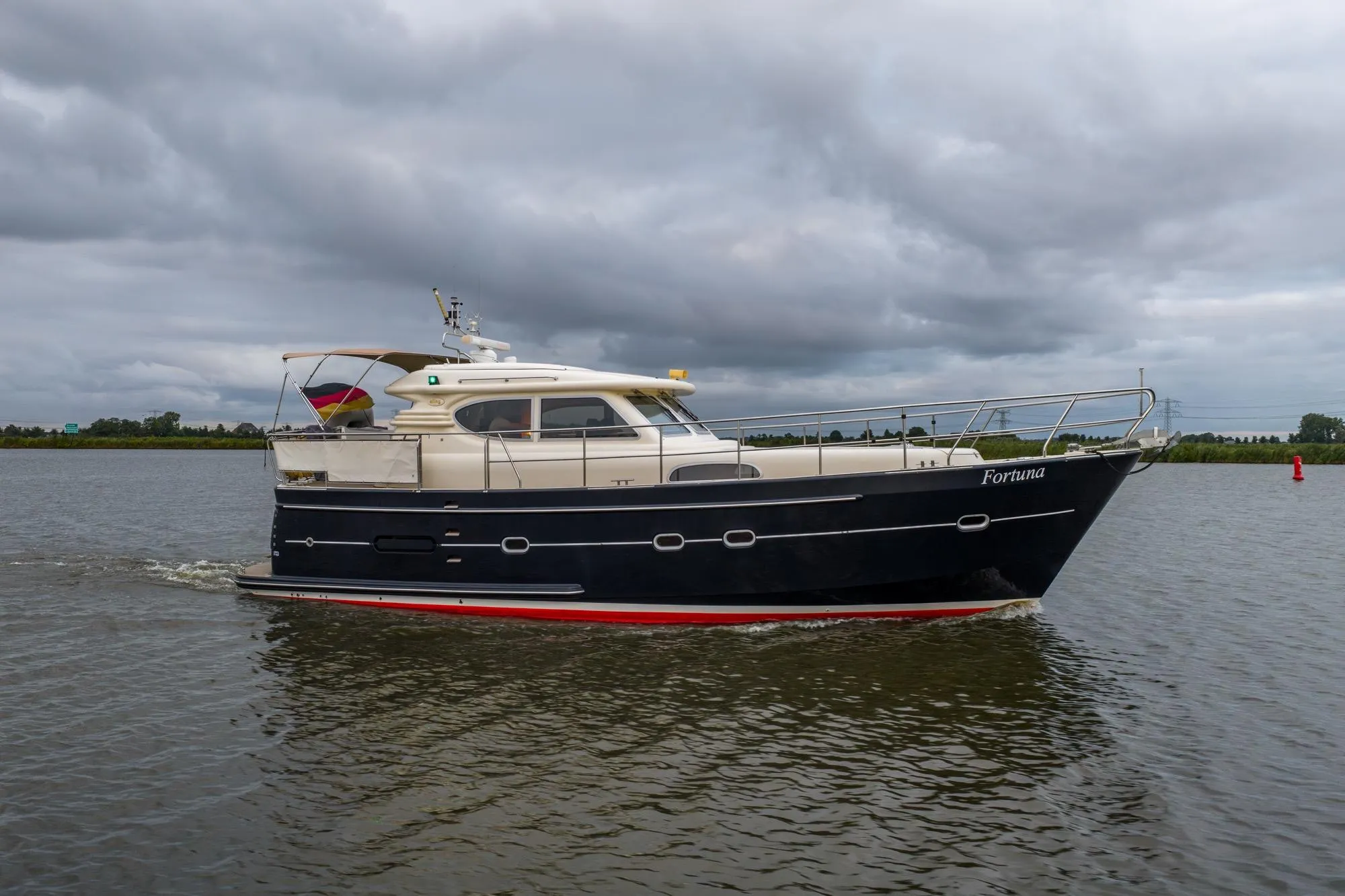 Elling E3 Ultimate 2001 yacht cruising on a cloudy day.