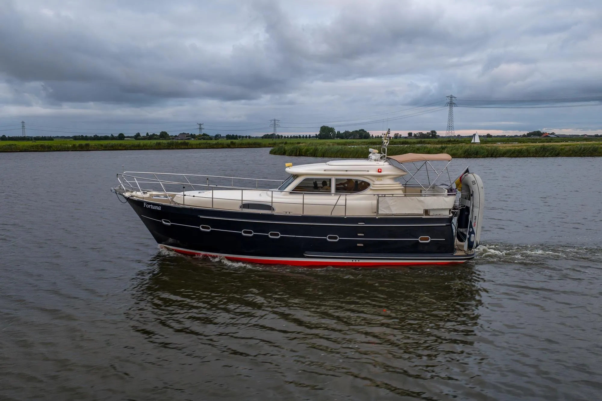 2001 Elling E3 Ultimate yacht cruising on a calm river under cloudy skies.