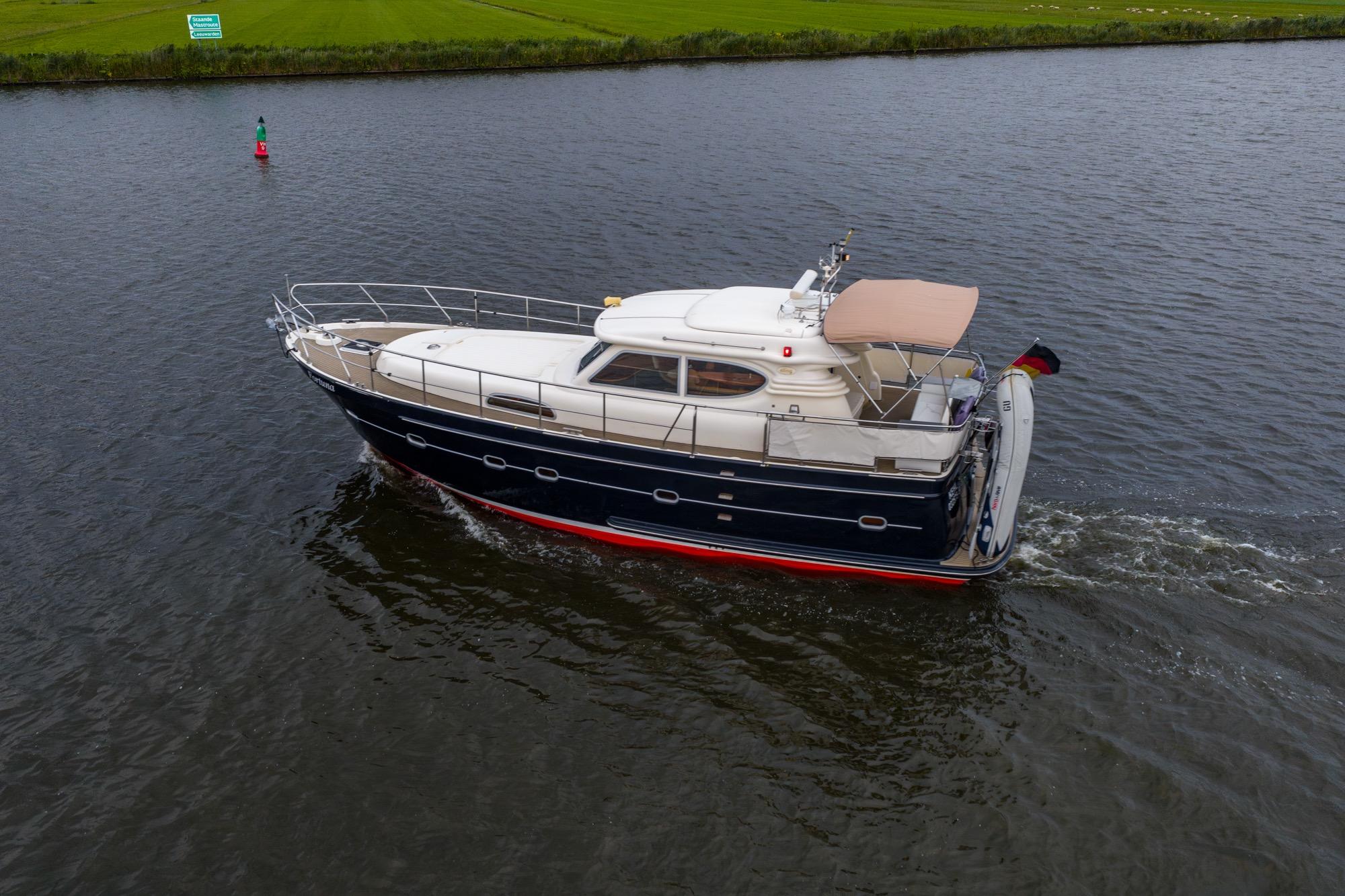 Elling E3 Ultimate 2001 yacht cruising on a calm river.