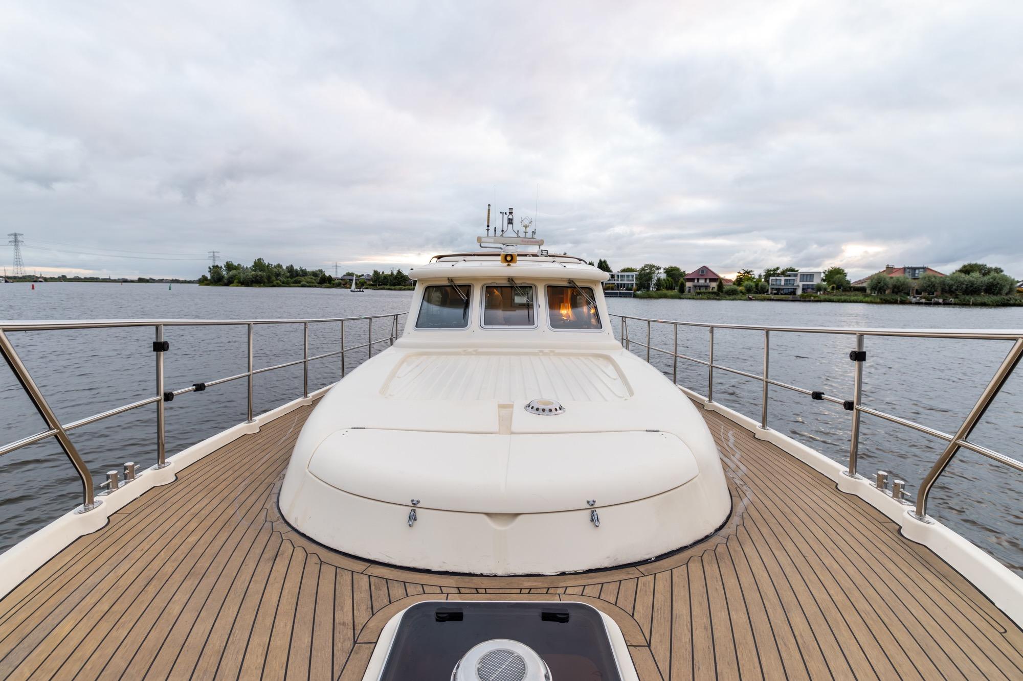 Elling E3 Ultimate 2001 yacht on calm water, featuring spacious deck and sleek design.