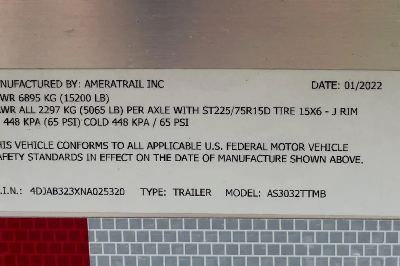  Yacht Photos Pics Trailer label by Ameratrail Inc, GVWR 6895 kg, manufactured 01/2022, model AS3032TTMB.