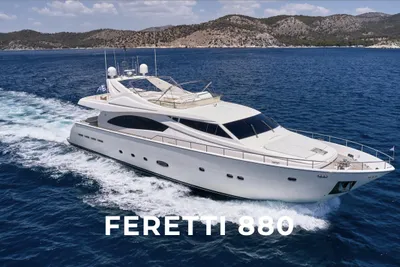 Ferretti Yachts 880