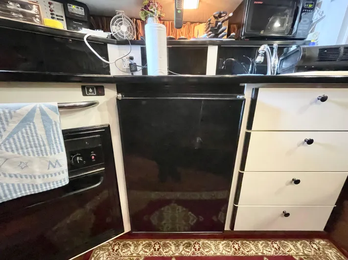 Hailey Brae Yacht Photos Pics 