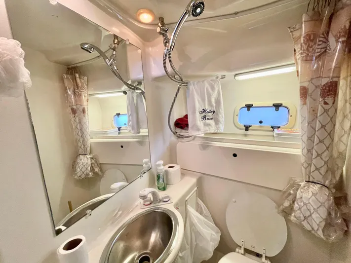 Hailey Brae Yacht Photos Pics 