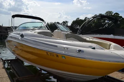 Sea Ray 240 Sundeck