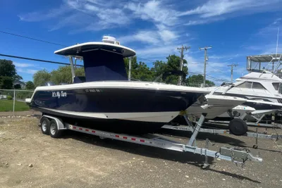 Robalo R272 Center Console