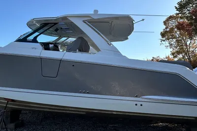 Tiara Yachts 38 LS
