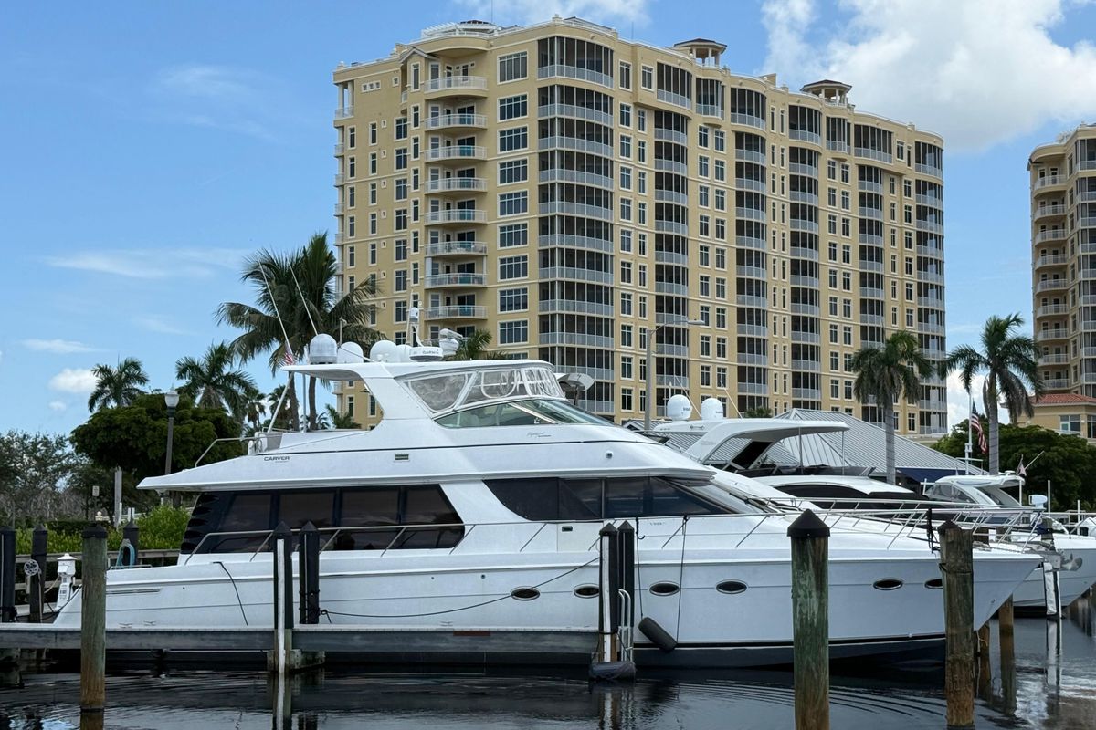 2002 Carver 57 