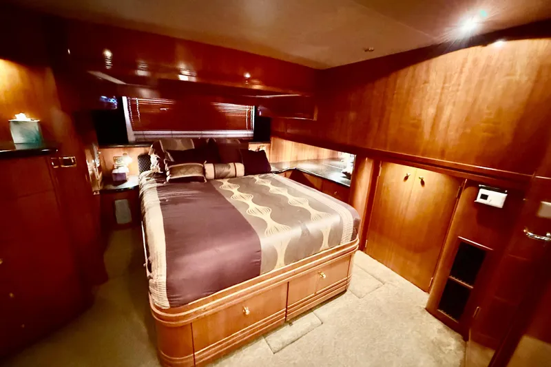  Yacht Photos Pics Luxurious bedroom interior of 2002 Carver 570 Voyager Pilothouse yacht.