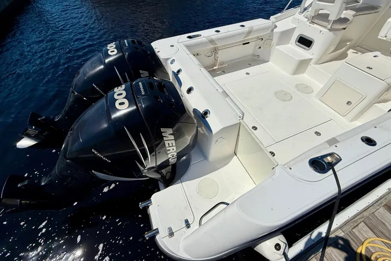  Yacht Photos Pics 2007 Boston Whaler 285 Conquest with dual Mercury Verado engines docked by water.
