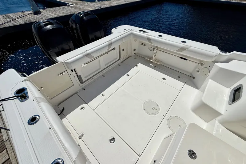  Yacht Photos Pics 2007 Boston Whaler 285 Conquest boat deck with dual engines at dock.