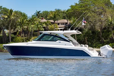 Tiara Yachts 34 LX