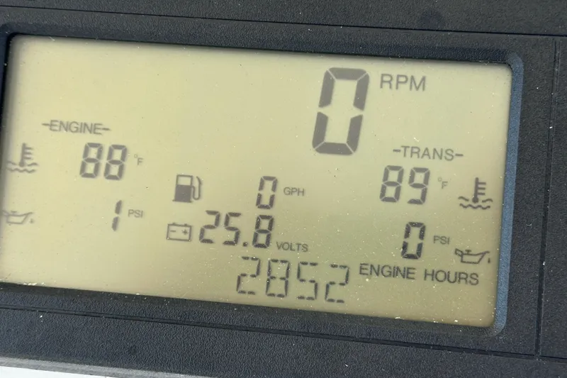 Gold Coast Yacht Photos Pics Port engine display 