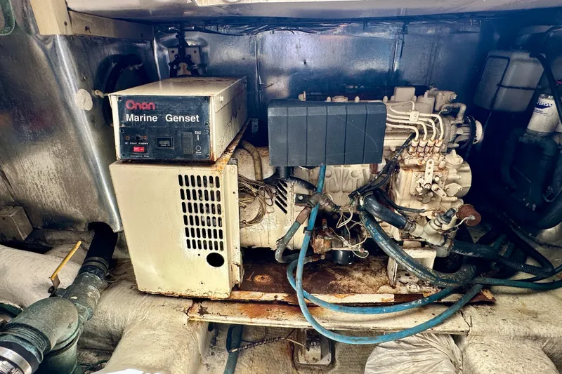 Gold Coast Yacht Photos Pics  Onan Genset