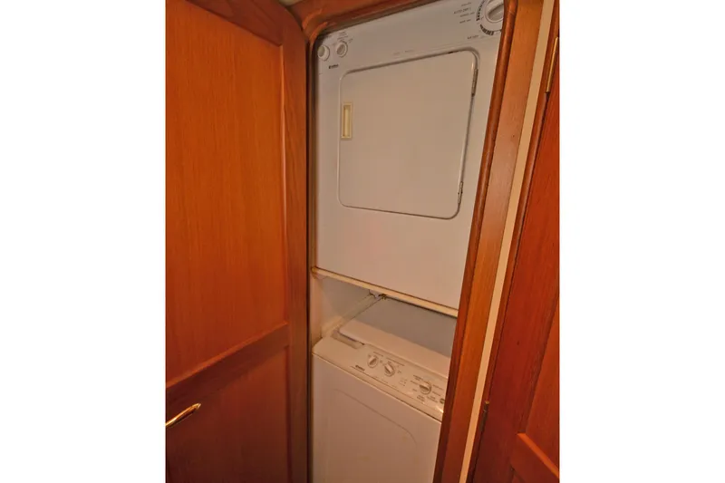 Gold Coast Yacht Photos Pics Stacked washer and dryer 