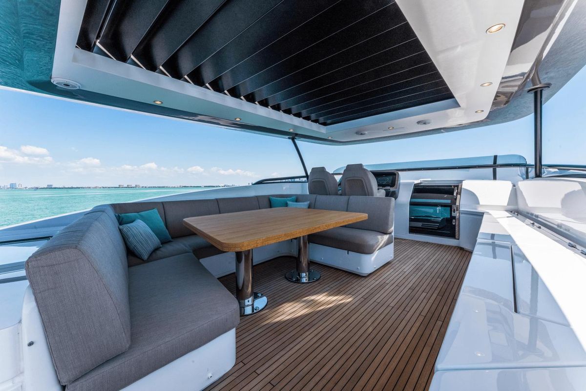 2023 Azimut 82 