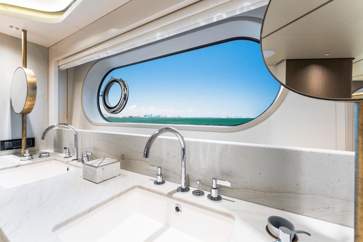 2023 Azimut 82 