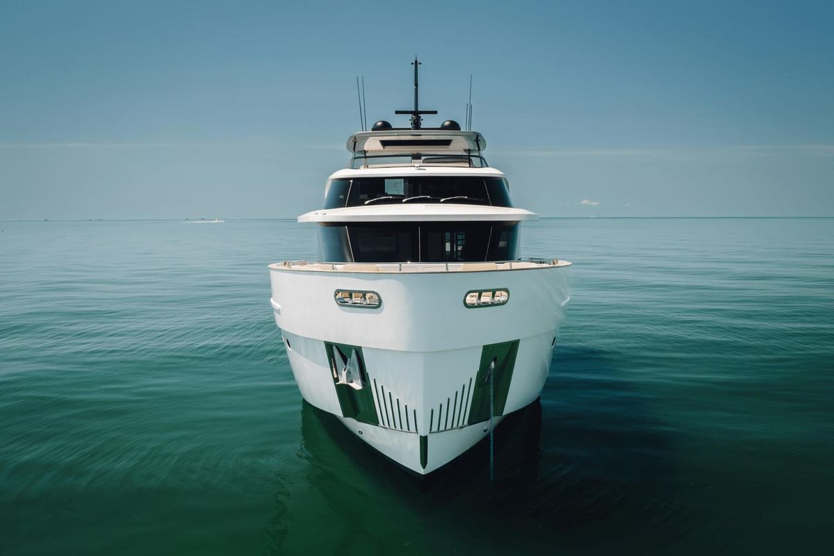 2023 Azimut 82 