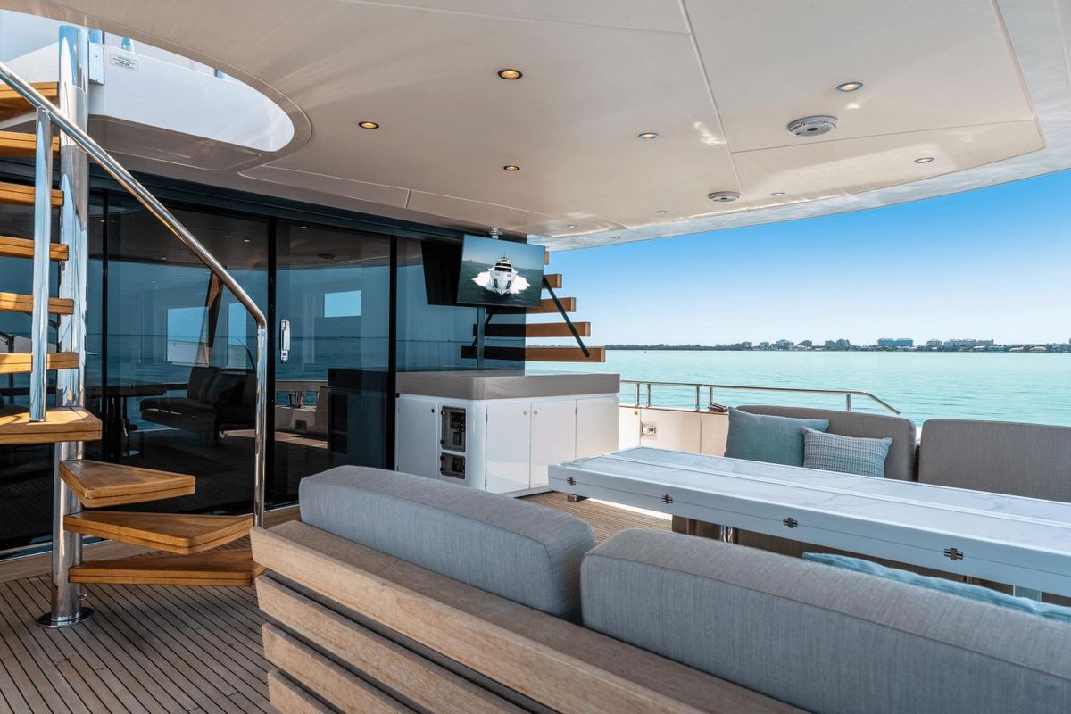 2023 Azimut 82 