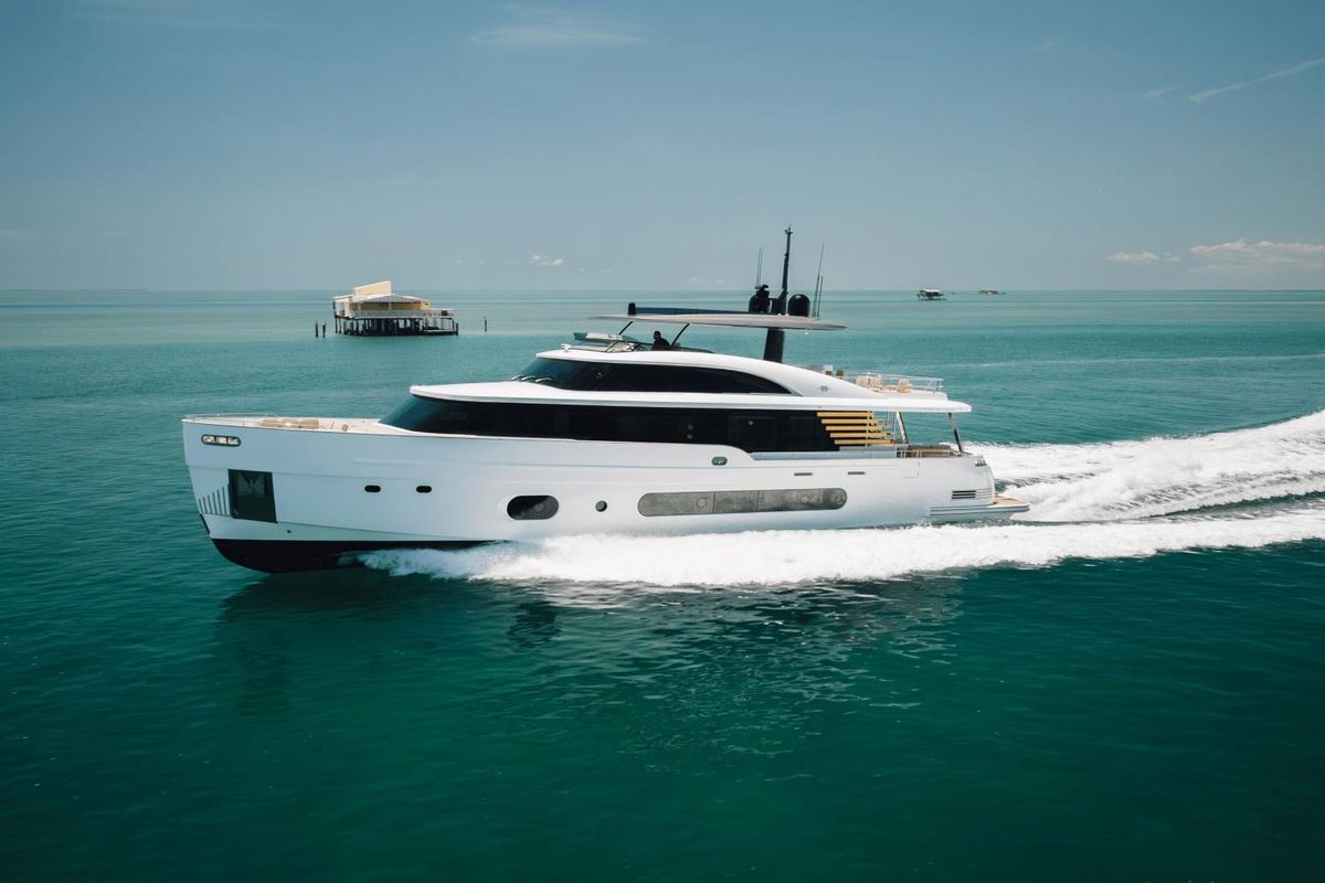 2023 Azimut 82 
