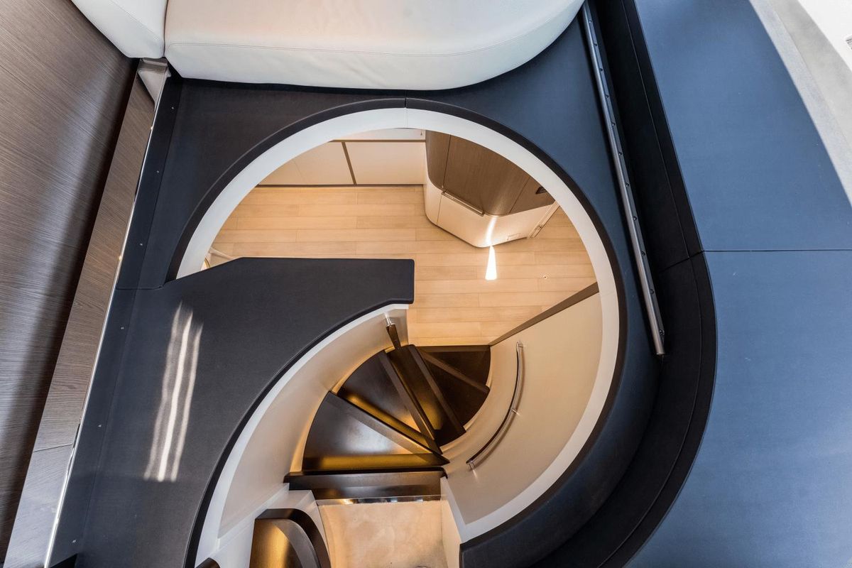 2023 Azimut 82 