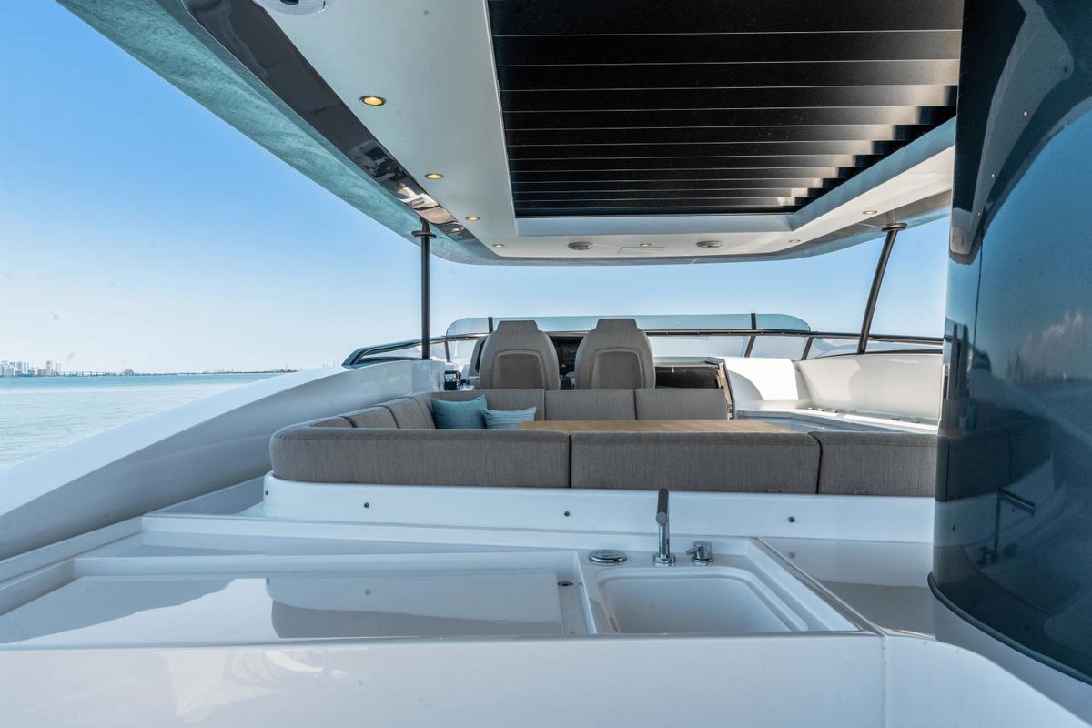 2023 Azimut 82 