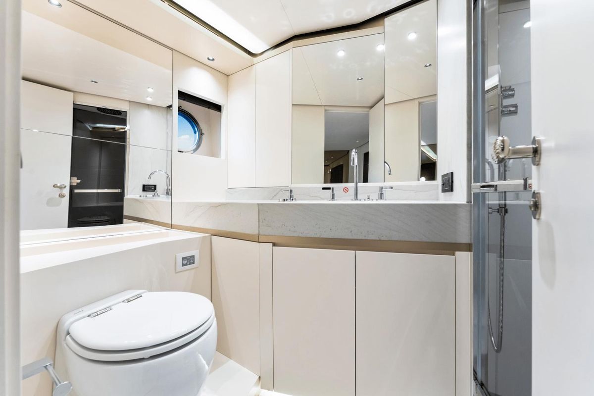 2023 Azimut 82 