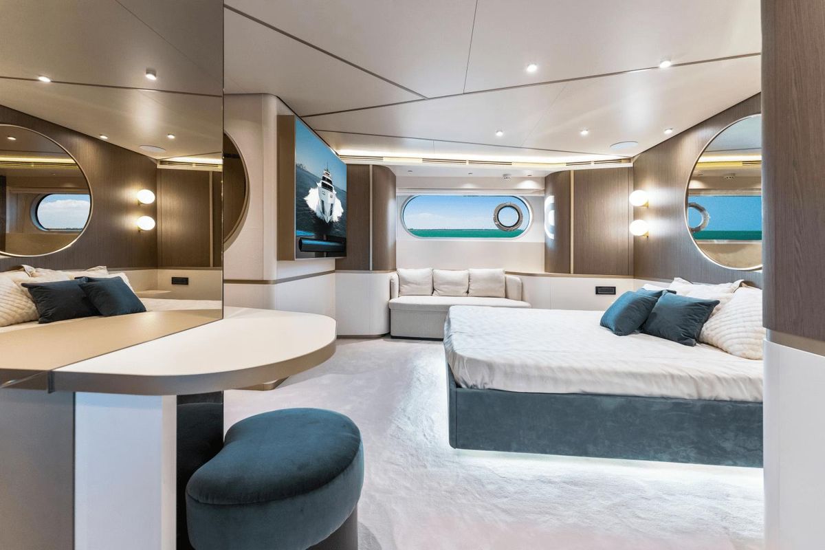2023 Azimut 82 