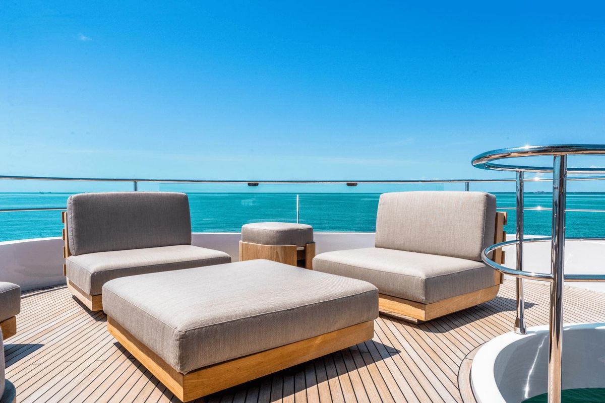 2023 Azimut 82 