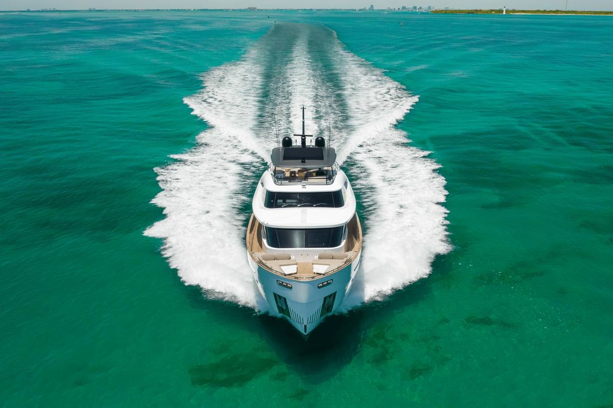 2023 Azimut 82 