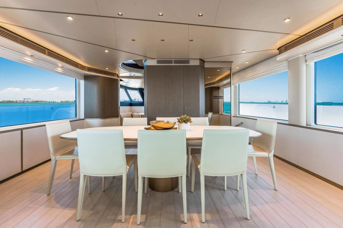 2023 Azimut 82 