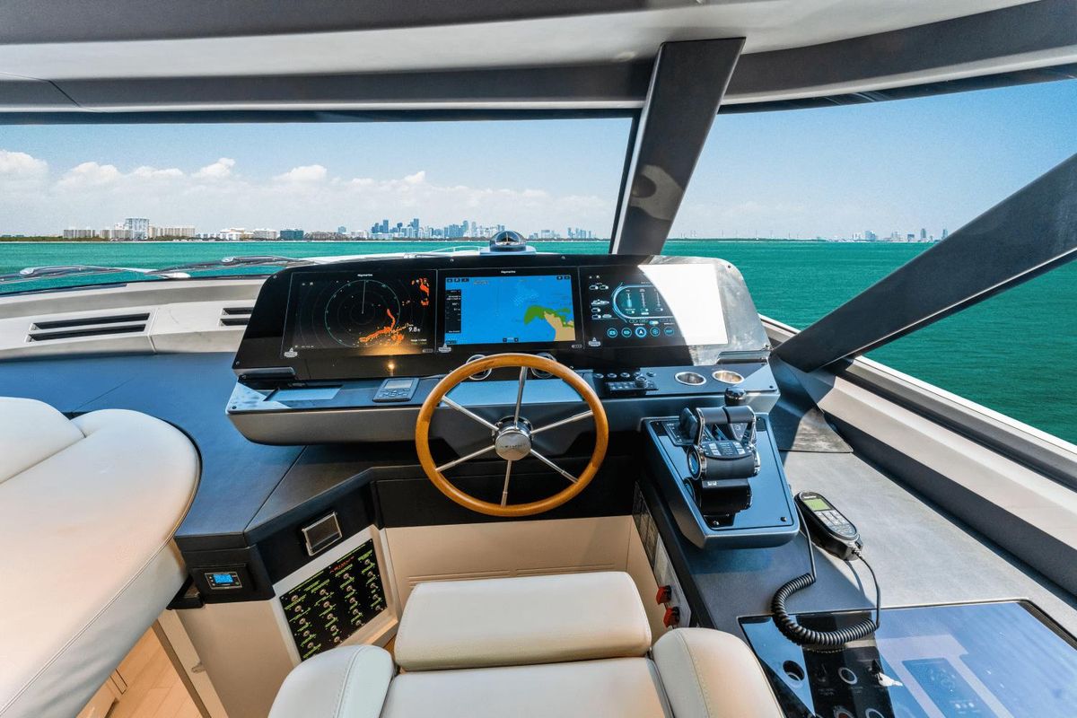 2023 Azimut 82 