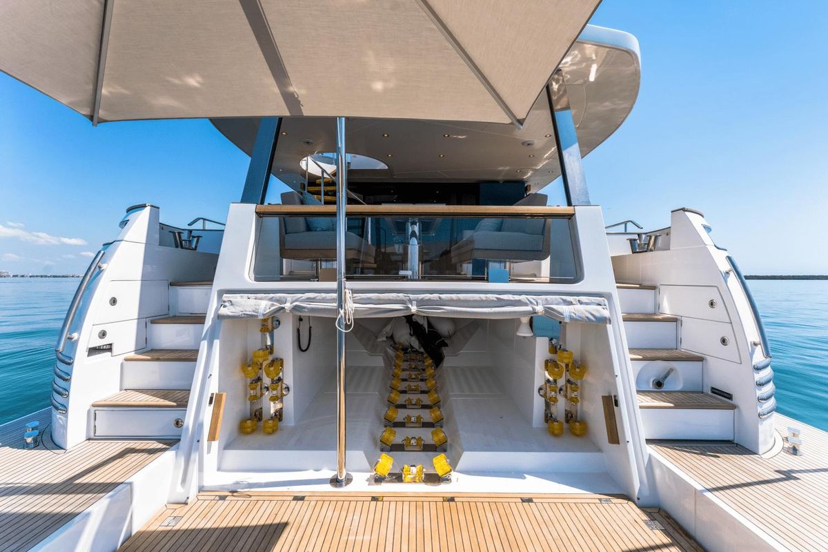 2023 Azimut 82 
