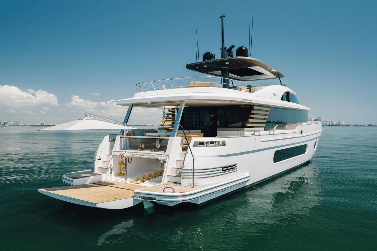 2023 Azimut 82 