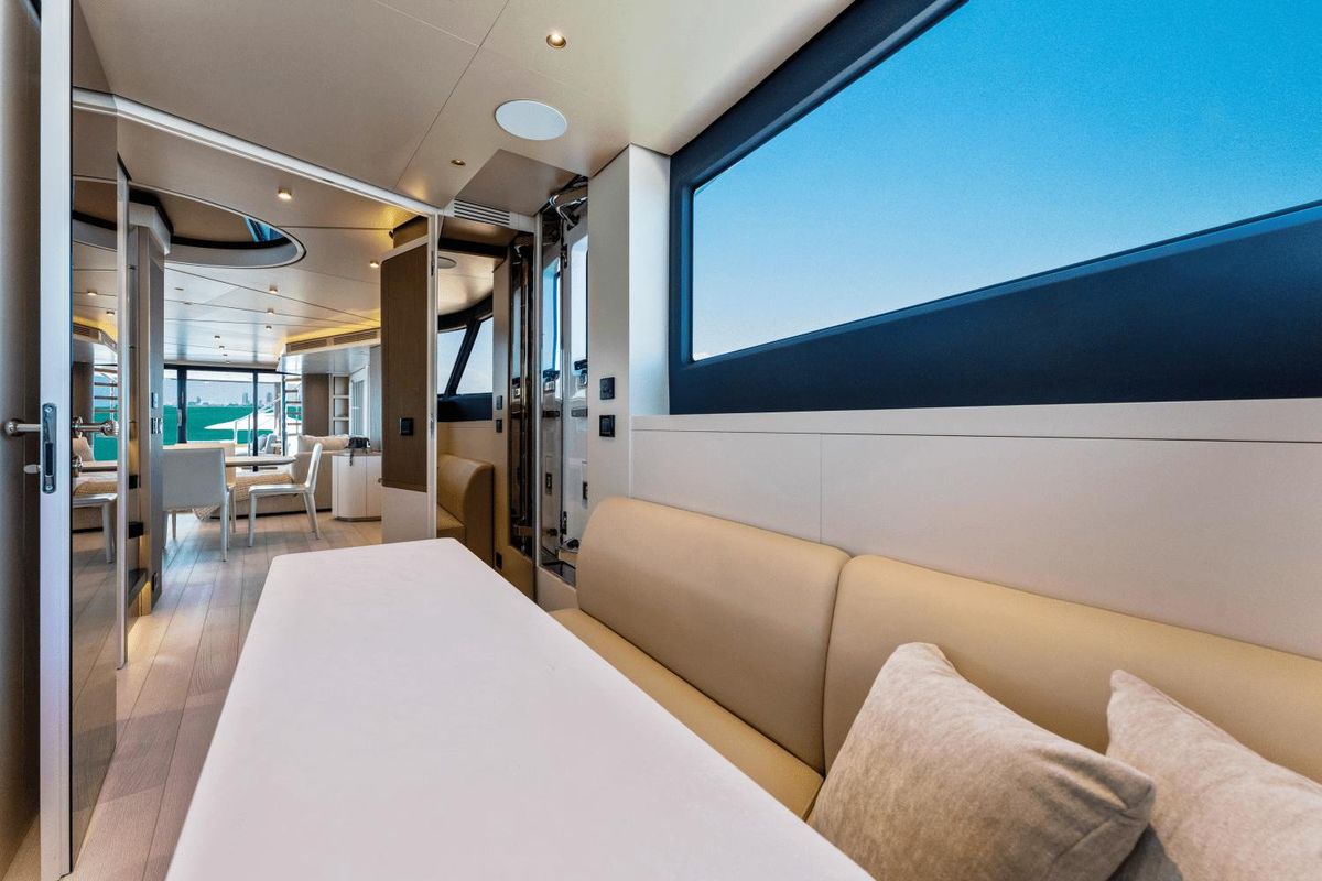 2023 Azimut 82 