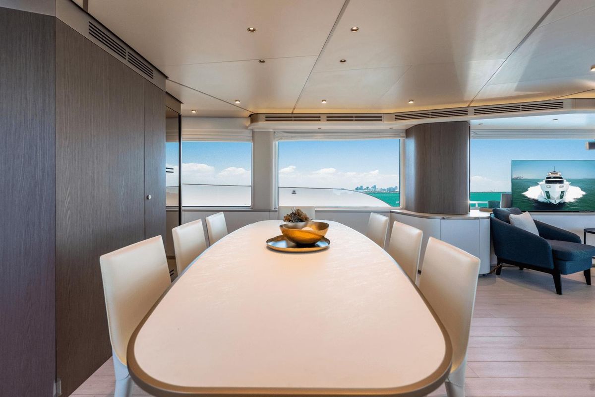 2023 Azimut 82 