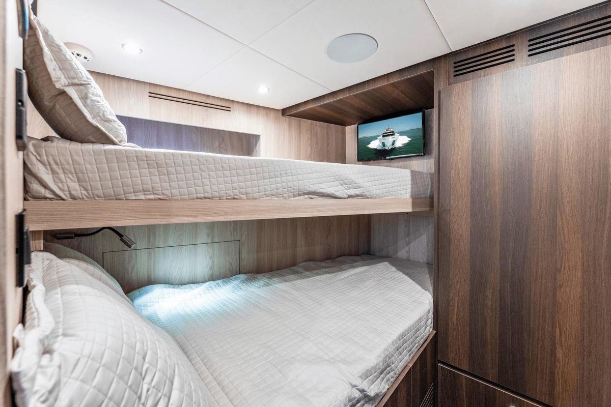 2023 Azimut 82 