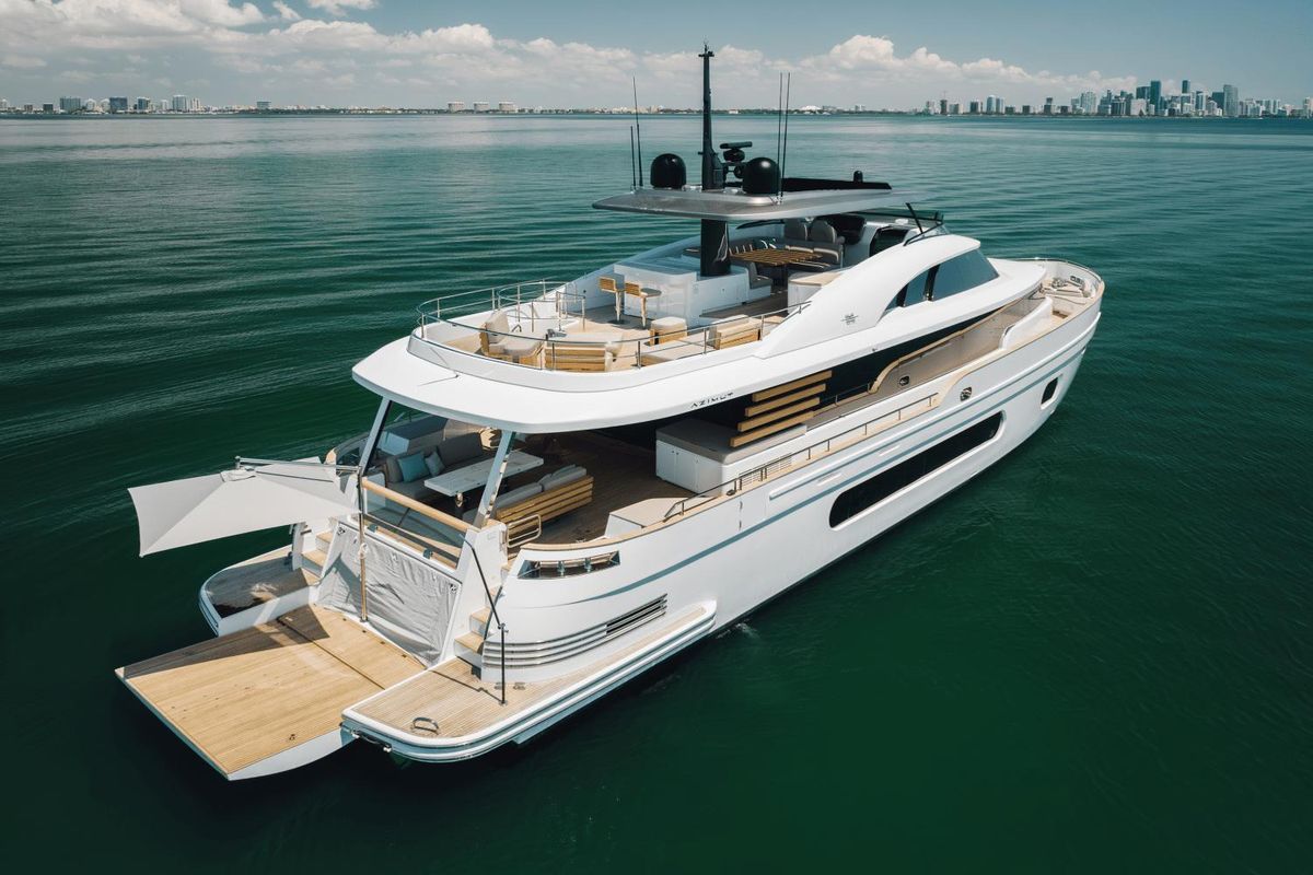 2023 Azimut 82 