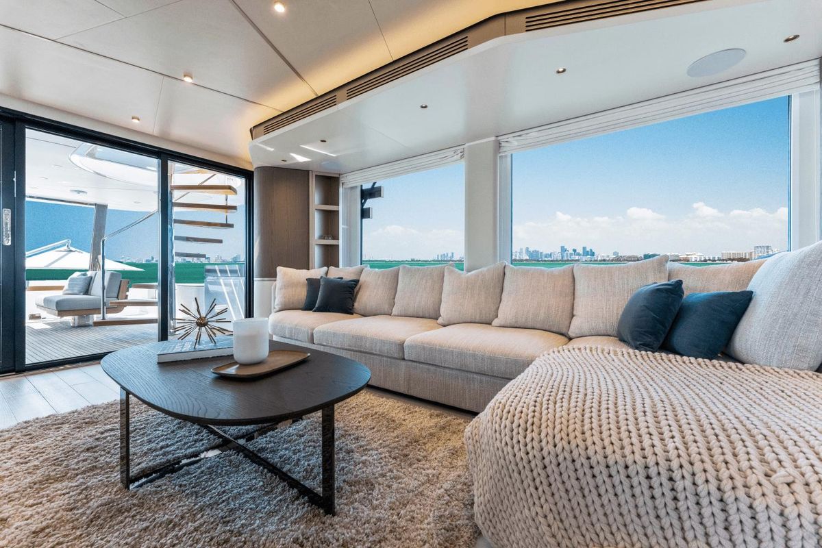 2023 Azimut 82 