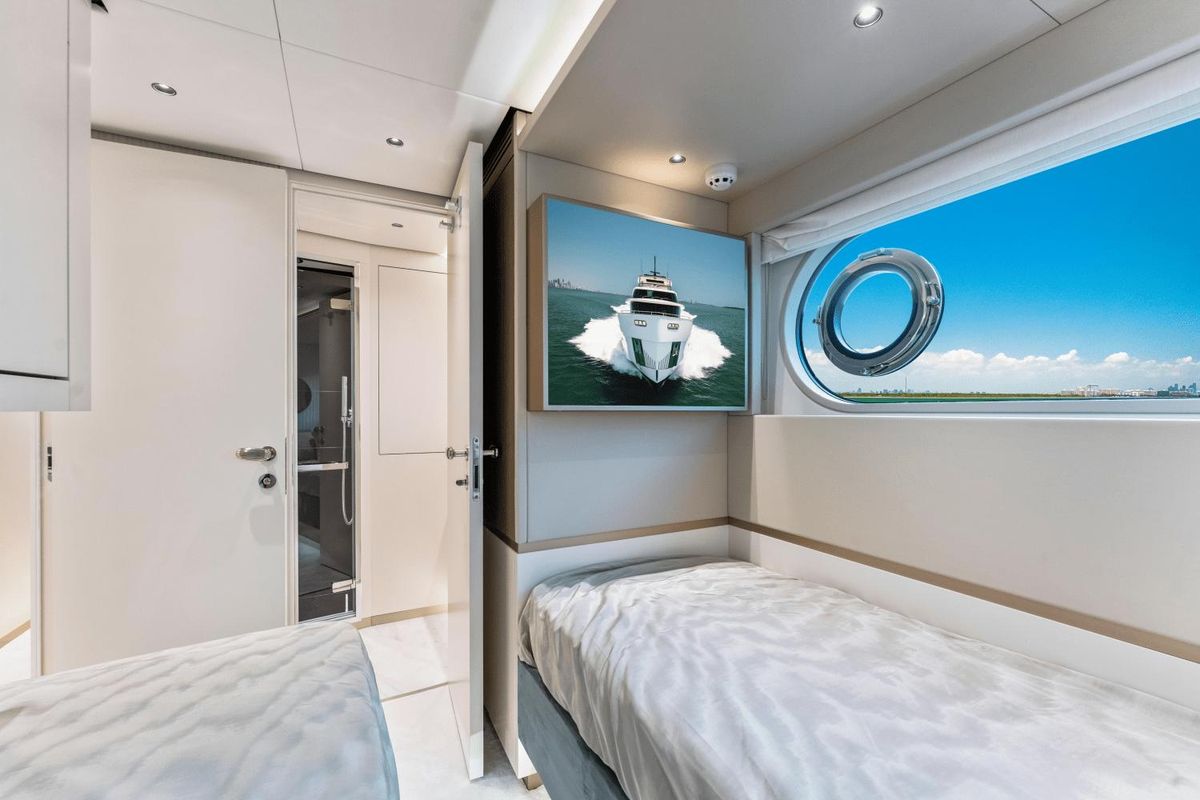 2023 Azimut 82 