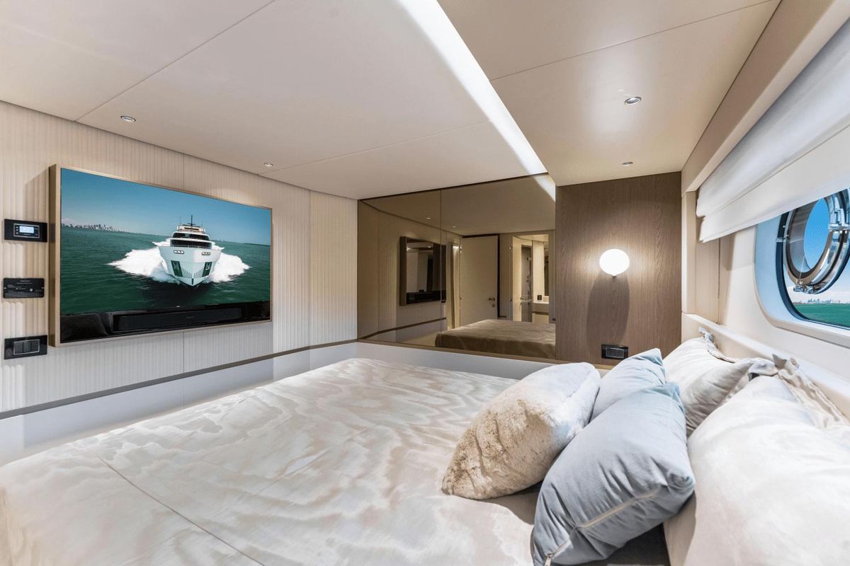 2023 Azimut 82 