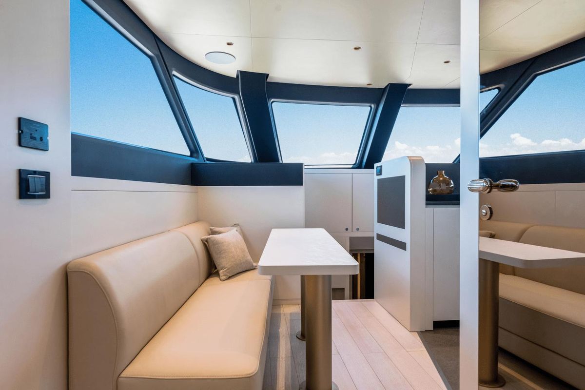 2023 Azimut 82 