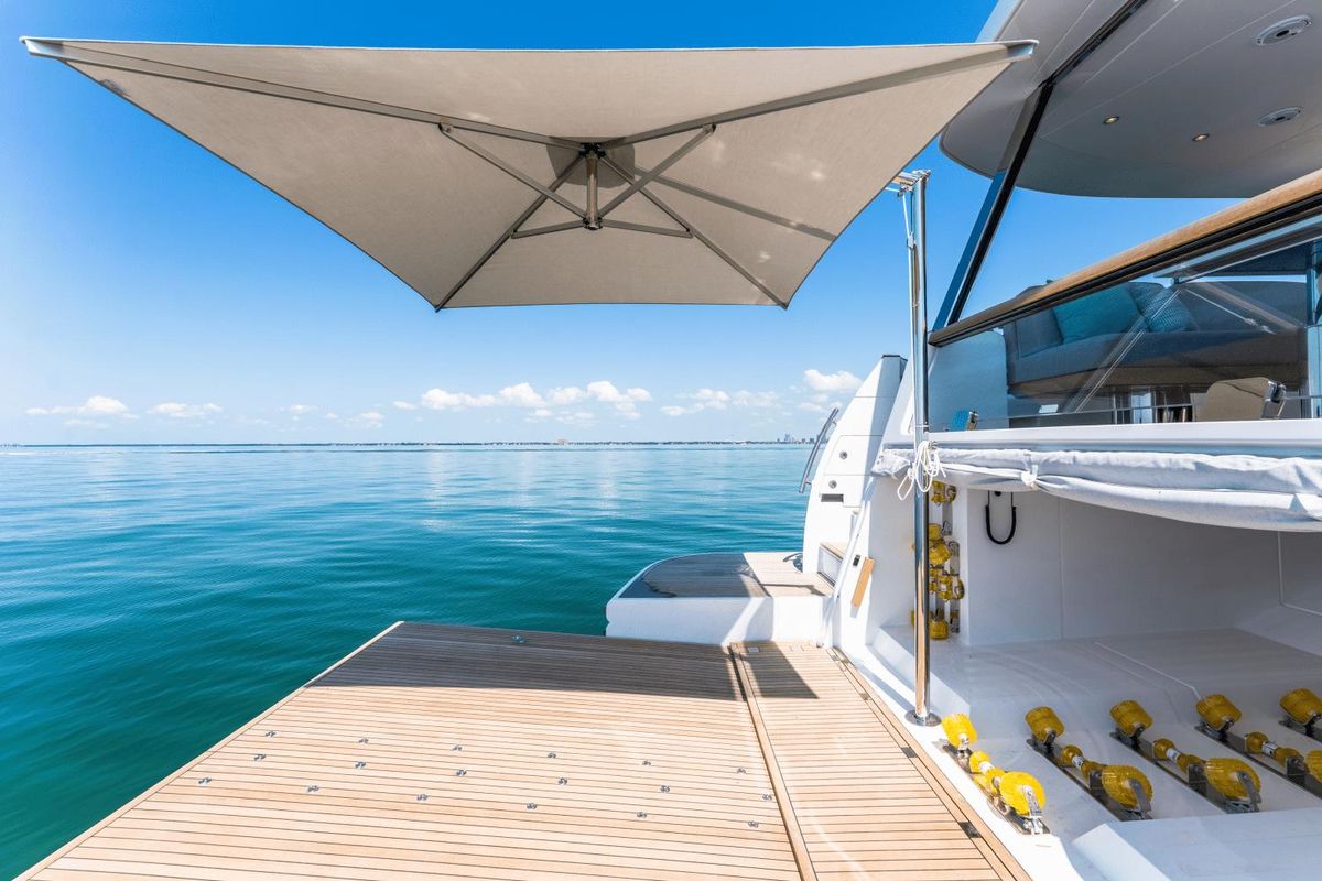2023 Azimut 82 