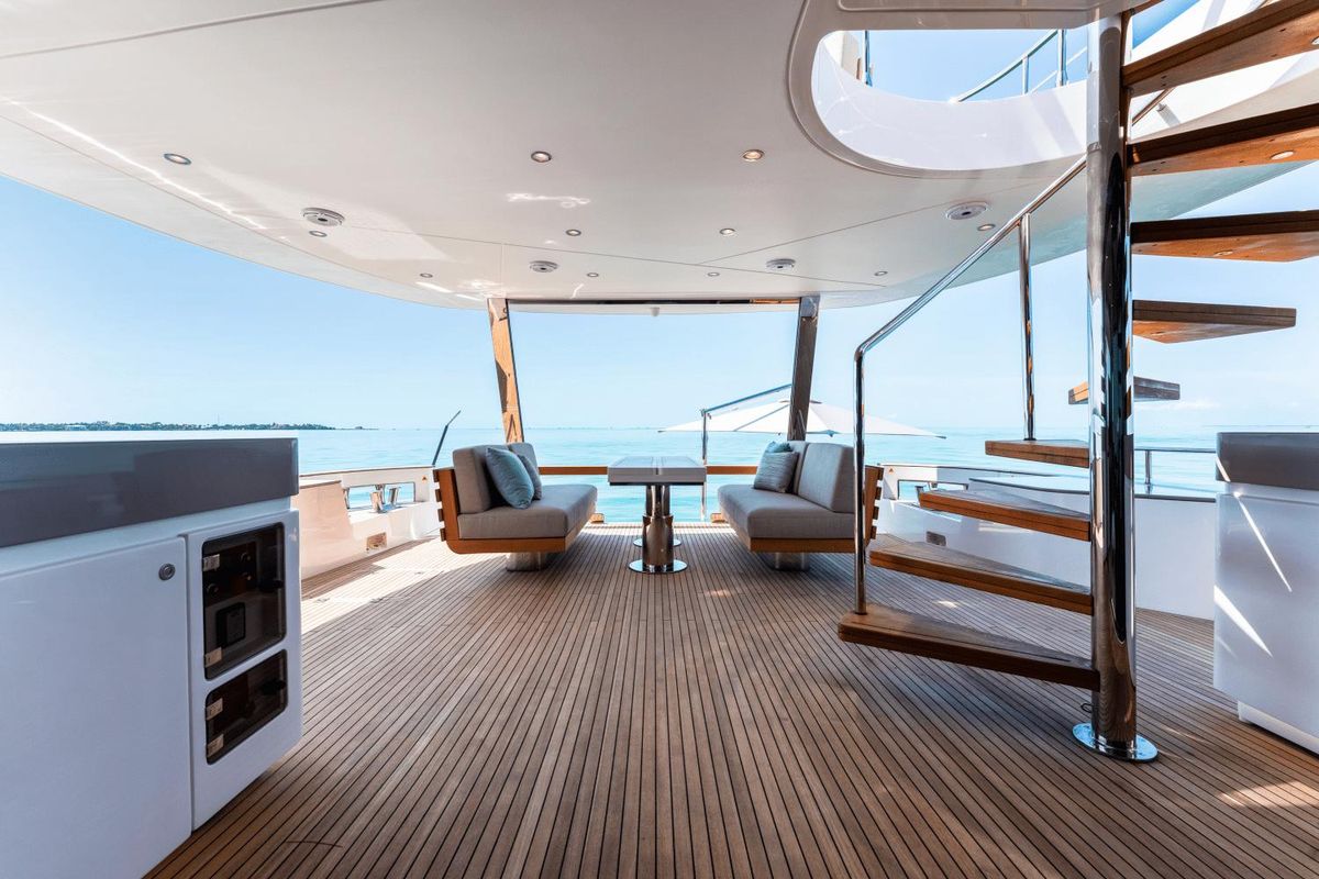 2023 Azimut 82 