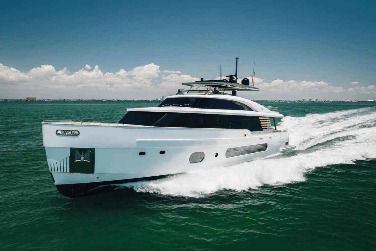 2023 Azimut 82 