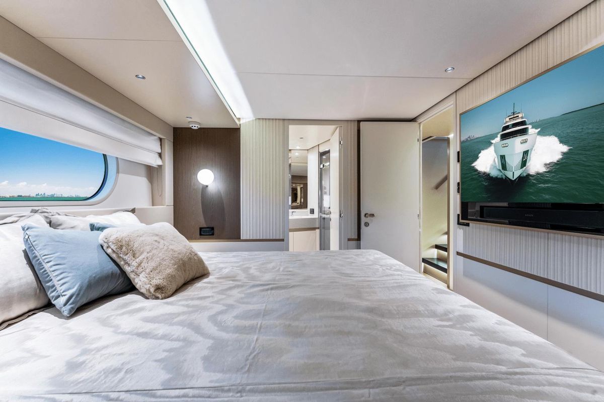 2023 Azimut 82 