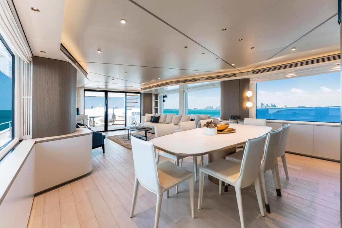2023 Azimut 82 