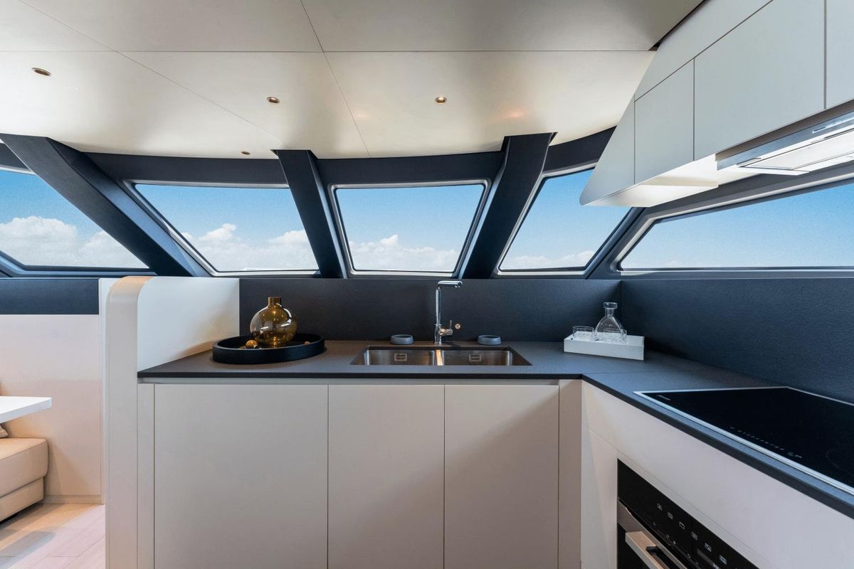 2023 Azimut 82 