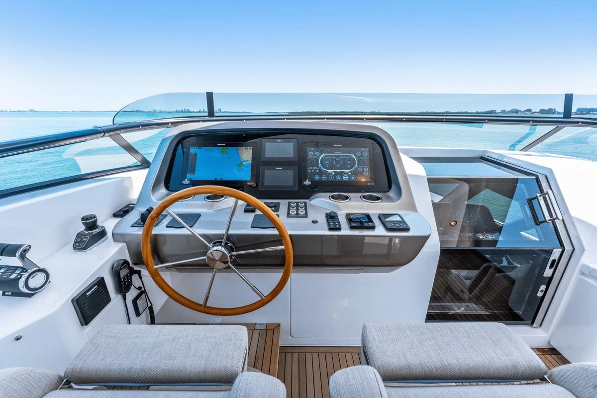 2023 Azimut 82 