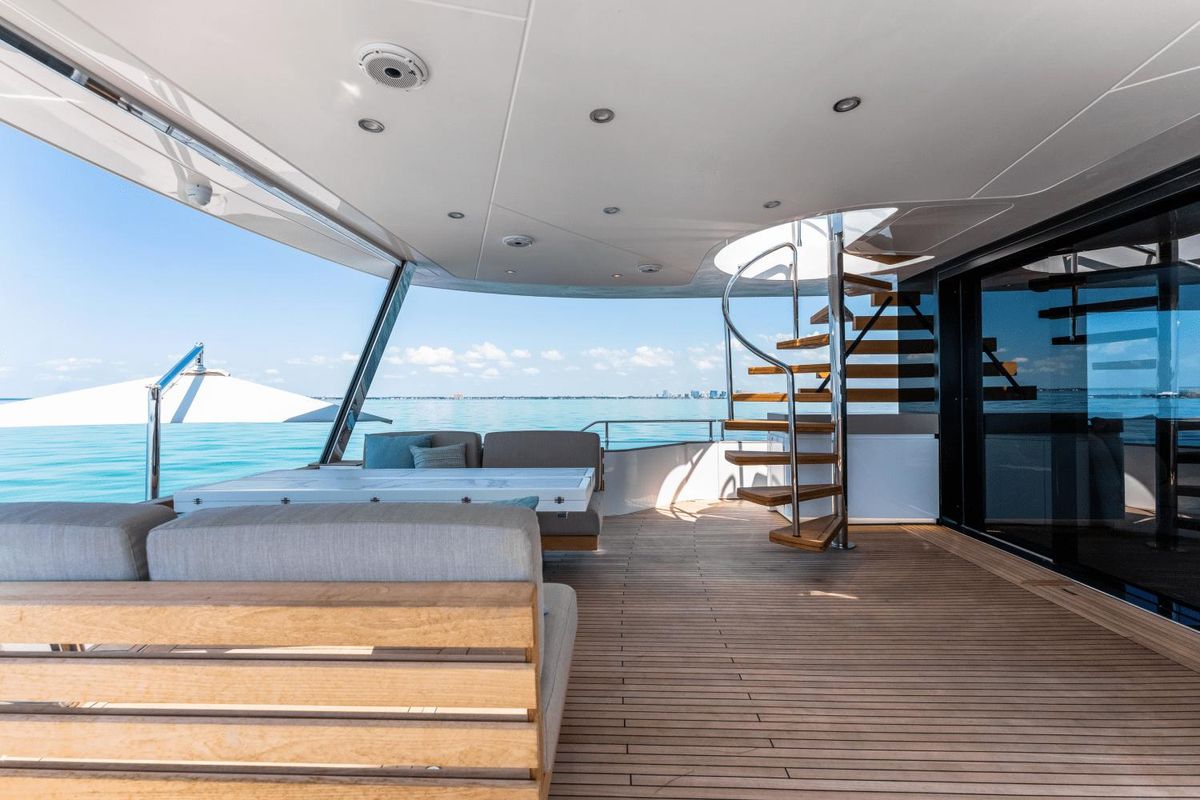 2023 Azimut 82 
